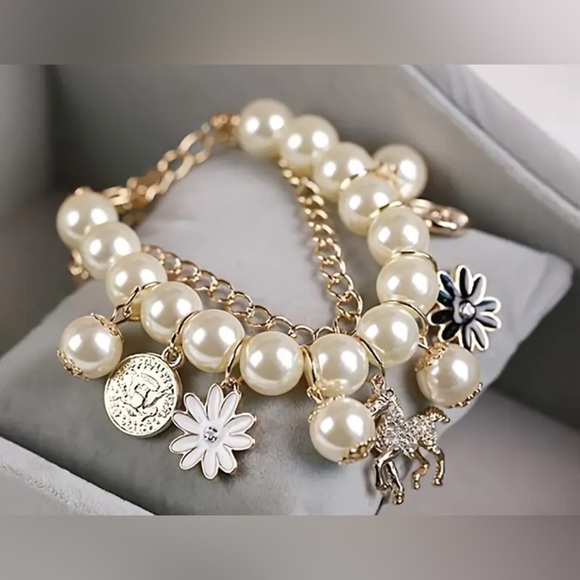 New Faux Pearl gold Charm Toggle Bracelet - Picture 4 of 4